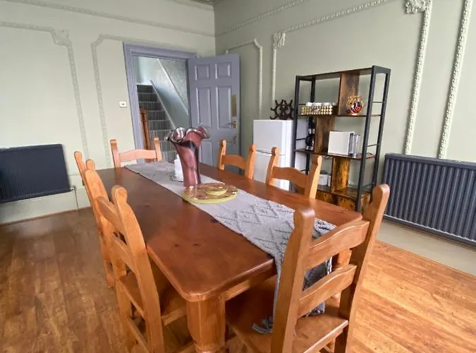 The Old Surgery Only Nyaraló